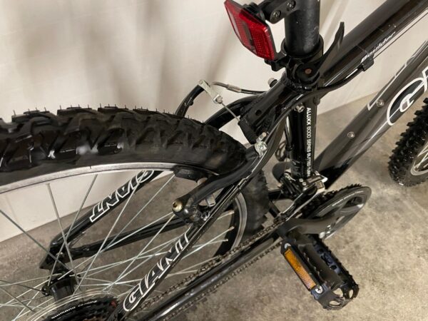 Giant Boulder Mountain Bike - Image 4