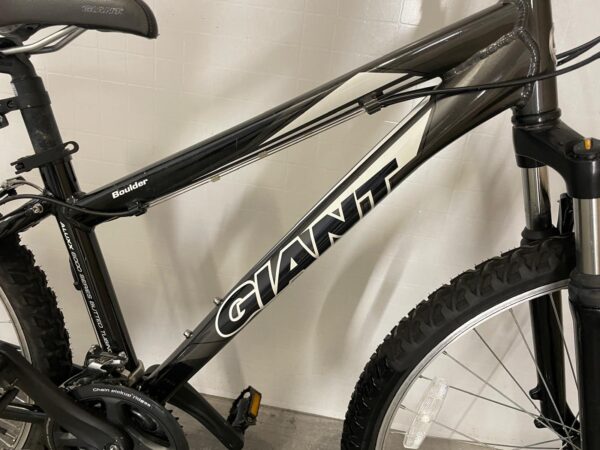 Giant Boulder Mountain Bike - Image 5