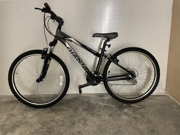 Giant Boulder Mountain Bike - Image 7