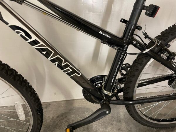 Giant Boulder Mountain Bike - Image 10