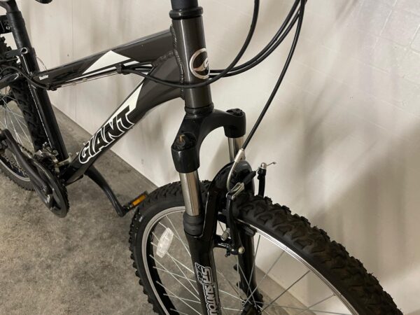 Giant Boulder Mountain Bike - Image 11